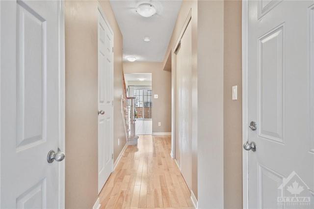 312 Quetico Private, Townhouse with 3 bedrooms, 3 bathrooms and 2 parking in Ottawa ON | Image 3