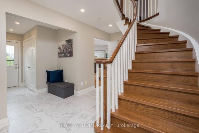 14 Moffat Cres, House detached with 4 bedrooms, 4 bathrooms and 6 parking in Aurora ON | Image 36