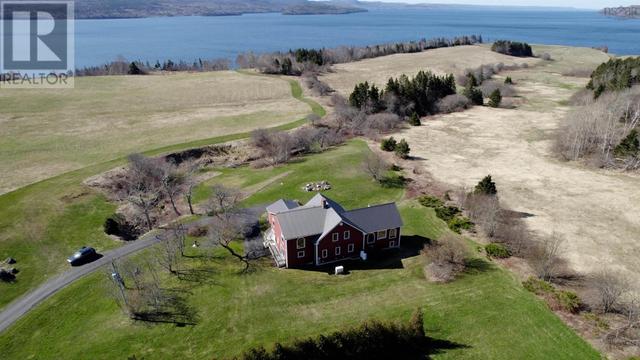 2125 Hillside Boularderie Rd, House detached with 5 bedrooms, 3 bathrooms and null parking in Cape Breton NS | Image 3