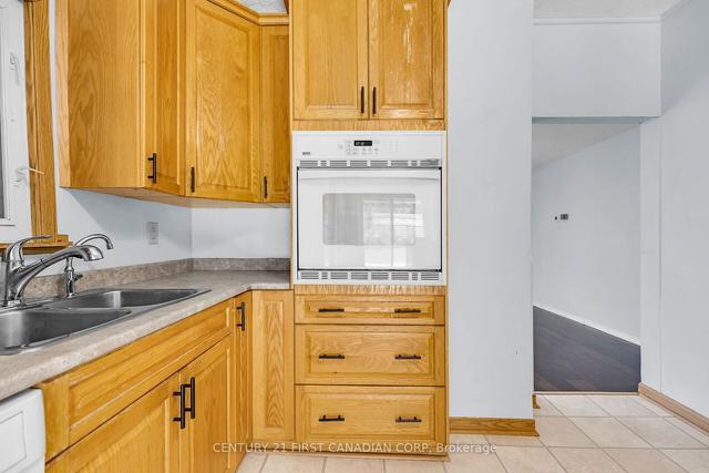 186 St. Julien St, House detached with 2 bedrooms, 2 bathrooms and 3 parking in London ON | Image 3