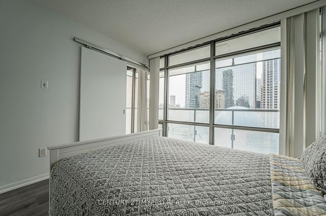 1707 - 38 Grenville St, Condo with 2 bedrooms, 2 bathrooms and 1 parking in Toronto ON | Image 7