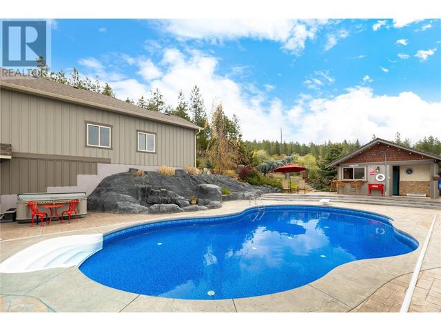 2775 Harvard Rd, House detached with 6 bedrooms, 4 bathrooms and 14 parking in Kelowna BC | Image 45