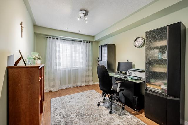 203 - 435 Hensall Cir, Townhouse with 3 bedrooms, 3 bathrooms and 2 parking in Mississauga ON | Image 6