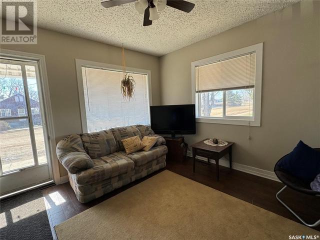 210 3rd Avenue W, House detached with 2 bedrooms, 1 bathrooms and null parking in Blaine Lake SK | Image 5