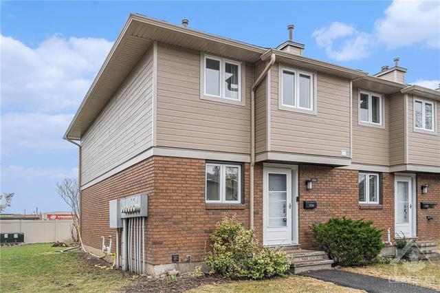 1724 Rodin Way, Townhouse with 3 bedrooms, 2 bathrooms and 1 parking in Ottawa ON | Image 3