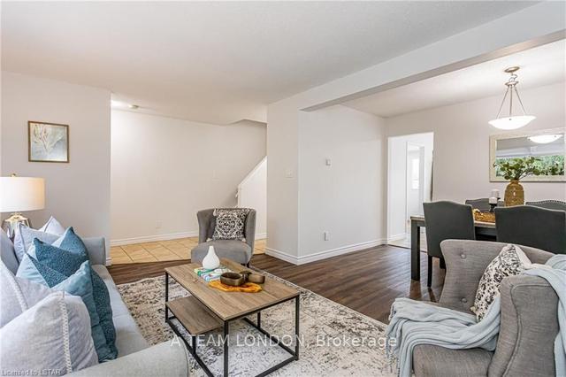 54 - 35 Waterman Ave, Townhouse with 3 bedrooms, 2 bathrooms and 1 parking in London ON | Image 3