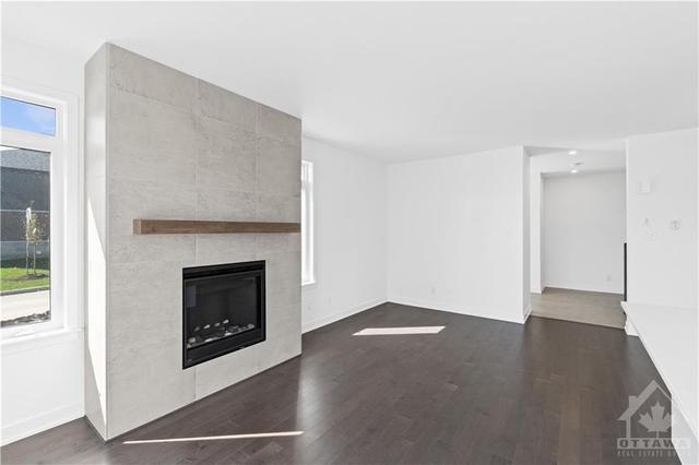 108 Big Dipper St, Townhouse with 4 bedrooms, 3 bathrooms and 4 parking in Ottawa ON | Image 9