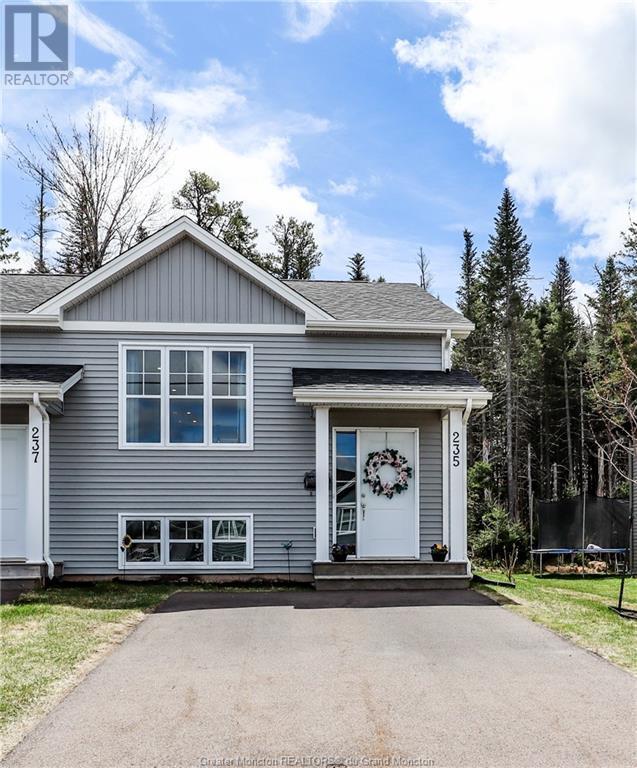 235 Des Erables, House attached with 3 bedrooms, 1 bathrooms and null parking in Dieppe NB | Image 1