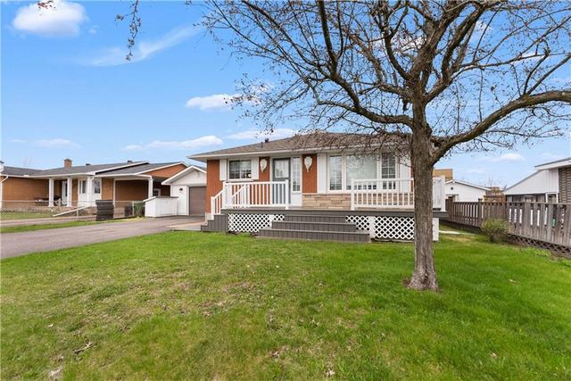 19 Ethel St, House detached with 4 bedrooms, 2 bathrooms and 5 parking in Petawawa ON | Image 3