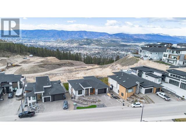 718 Carnoustie Drive, House detached with 6 bedrooms, 4 bathrooms and 2 parking in Kelowna BC | Image 2