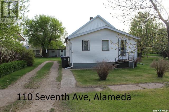 110 7th Ave, House detached with 2 bedrooms, 1 bathrooms and null parking in Alameda SK | Image 1