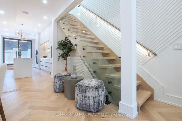 8 Rolyat St, House attached with 4 bedrooms, 5 bathrooms and 1 parking in Toronto ON | Image 3