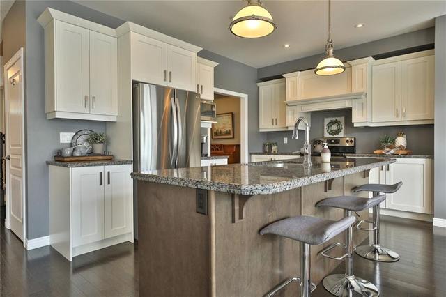 162 Painter Terr, House detached with 4 bedrooms, 2 bathrooms and 2 parking in Hamilton ON | Image 14