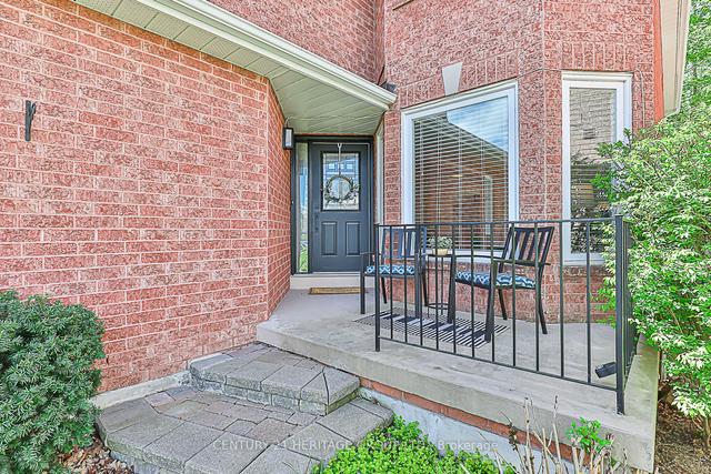 402 Carruthers Ave, House detached with 3 bedrooms, 3 bathrooms and 4 parking in Newmarket ON | Image 34