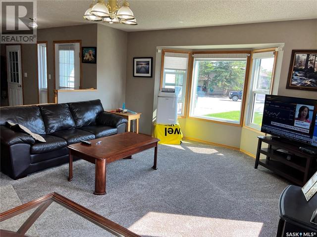 905 21st St, House detached with 4 bedrooms, 2 bathrooms and null parking in Humboldt SK | Image 4