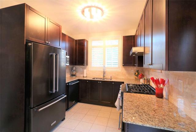 27 George Robinson Dr, House detached with 4 bedrooms, 3 bathrooms and 2 parking in Brampton ON | Image 7