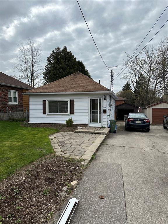 232 Emerson St, House detached with 1 bedrooms, 1 bathrooms and 5 parking in Hamilton ON | Image 1