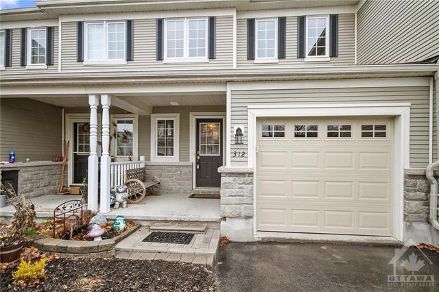 312 Quetico Private, Townhouse with 3 bedrooms, 3 bathrooms and 2 parking in Ottawa ON | Image 2