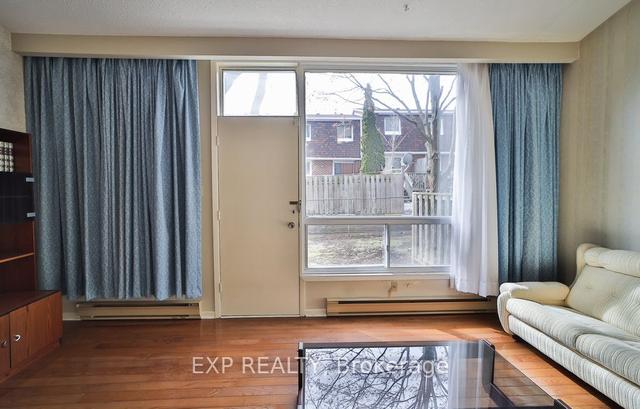 4 - 2340 Bromsgrove Rd, Townhouse with 3 bedrooms, 2 bathrooms and 2 parking in Mississauga ON | Image 5