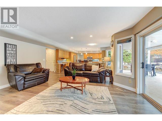 1610 Highland Dr N, House detached with 4 bedrooms, 2 bathrooms and 2 parking in Kelowna BC | Image 38