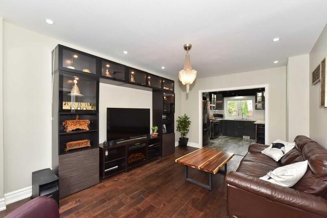 116 St Clarens Ave N, House semidetached with 3 bedrooms, 3 bathrooms and 2 parking in Toronto ON | Image 3