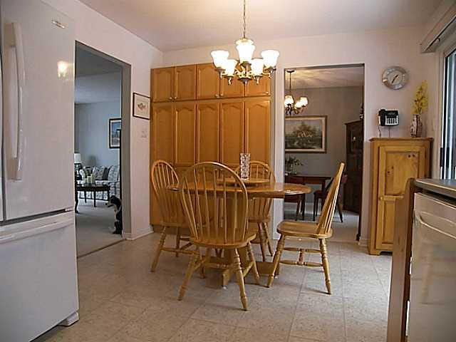 17 Beach Crt, House detached with 2 bedrooms, 3 bathrooms and null parking in Barrie ON | Image 9