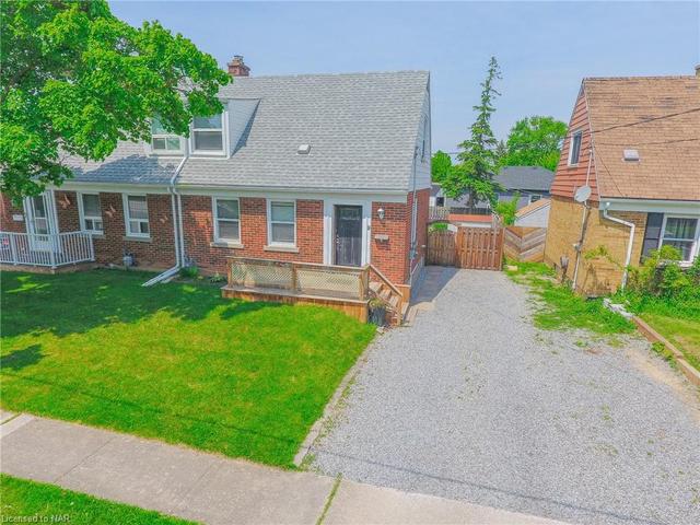 9 Beard Pl, House semidetached with 4 bedrooms, 2 bathrooms and 1 parking in St. Catharines ON | Image 12
