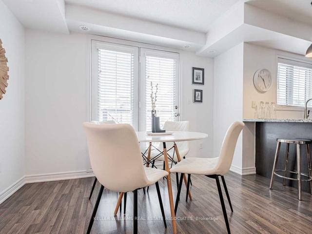 11 - 39 Hays Blvd, Townhouse with 2 bedrooms, 2 bathrooms and 2 parking in Oakville ON | Image 3