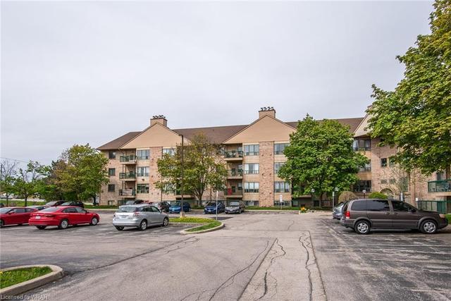 218 - 15 Hofstetter Ave, House attached with 2 bedrooms, 1 bathrooms and 1 parking in Kitchener ON | Image 17