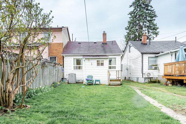 218 Aileen Ave, House detached with 3 bedrooms, 1 bathrooms and 1 parking in Toronto ON | Image 32