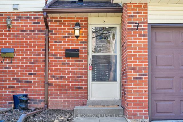 7 Collins Cres, Townhouse with 3 bedrooms, 3 bathrooms and 2 parking in Brampton ON | Image 34
