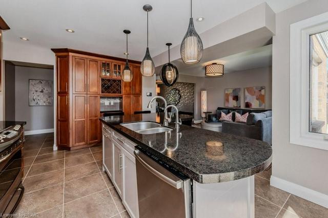614 Coppercroft Crt, House detached with 5 bedrooms, 3 bathrooms and 6 parking in Waterloo ON | Image 5