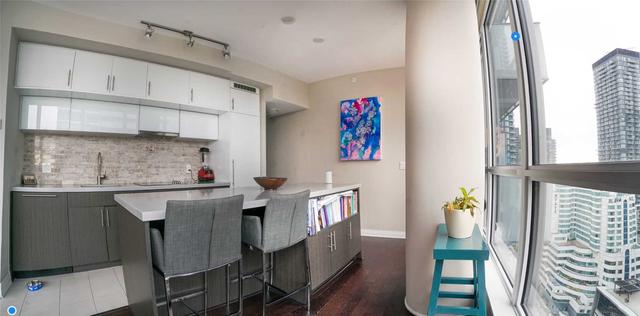 2502 - 8 Mercer St, Condo with 2 bedrooms, 2 bathrooms and 1 parking in Toronto ON | Image 2