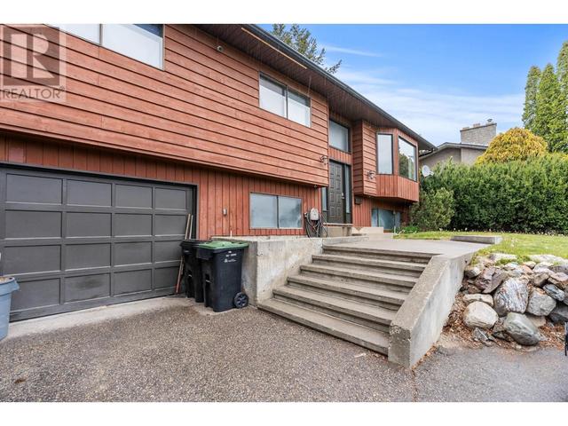 2912 Heritage Place, House detached with 4 bedrooms, 2 bathrooms and 4 parking in Vernon BC | Image 4
