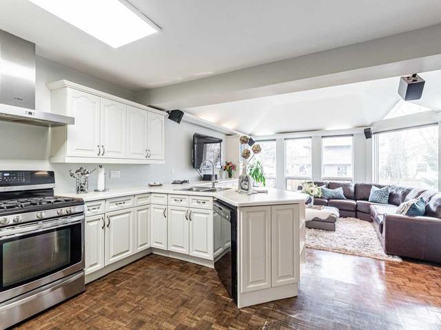 31 Midland Ave, House detached with 3 bedrooms, 2 bathrooms and 3 parking in Toronto ON | Image 6
