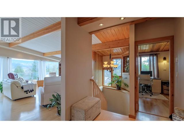 404 West Bench Dr, House detached with 4 bedrooms, 3 bathrooms and 7 parking in Okanagan Similkameen F BC | Image 26