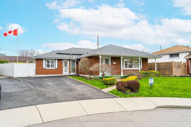 6 Crozier Ct, House detached with 3 bedrooms, 2 bathrooms and 2 parking in Hamilton ON | Image 1