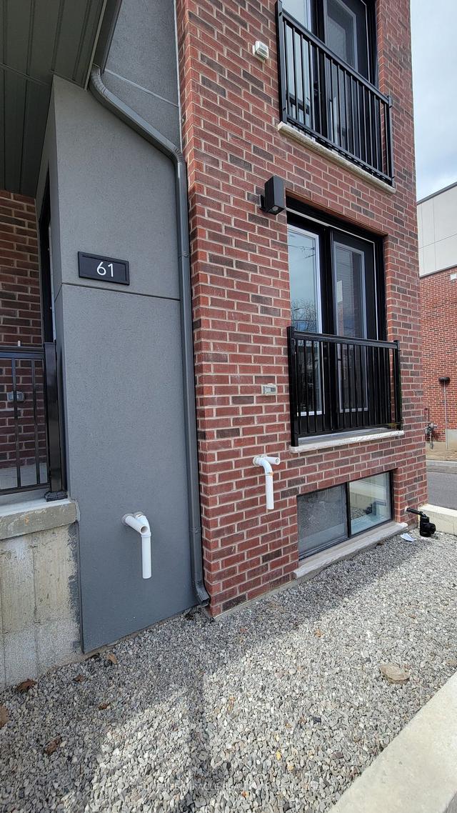 61 - 99 Roger St, Condo with 2 bedrooms, 2 bathrooms and 2 parking in Waterloo ON | Image 2