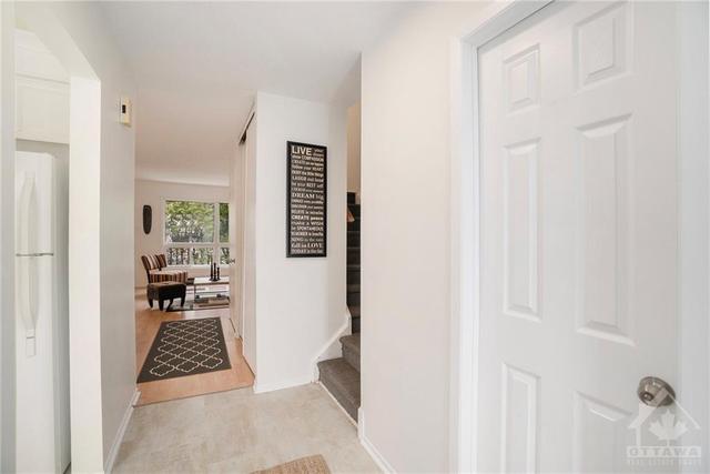 25 Pixley Private, Townhouse with 3 bedrooms, 2 bathrooms and 1 parking in Ottawa ON | Image 3
