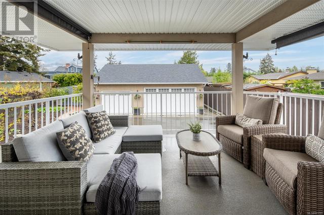 1870 Kings Rd, House detached with 4 bedrooms, 3 bathrooms and 4 parking in Saanich BC | Image 18