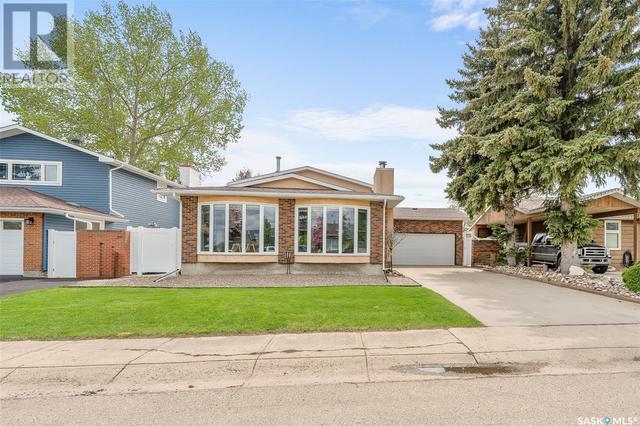 1223 Maybery Cres, House detached with 4 bedrooms, 3 bathrooms and null parking in Moose Jaw SK | Image 1