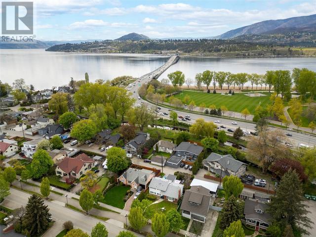 1820 Abbott St, House detached with 4 bedrooms, 2 bathrooms and 4 parking in Kelowna BC | Image 36