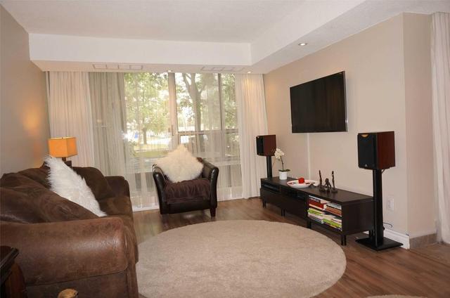 119 - 1300 Marlborough Crt, Condo with 3 bedrooms, 2 bathrooms and 1 parking in Oakville ON | Image 7
