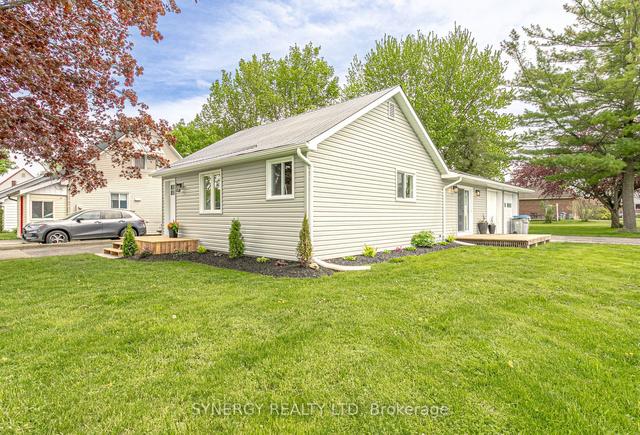 159 Anne St, House detached with 2 bedrooms, 1 bathrooms and 7 parking in South Huron ON | Image 1