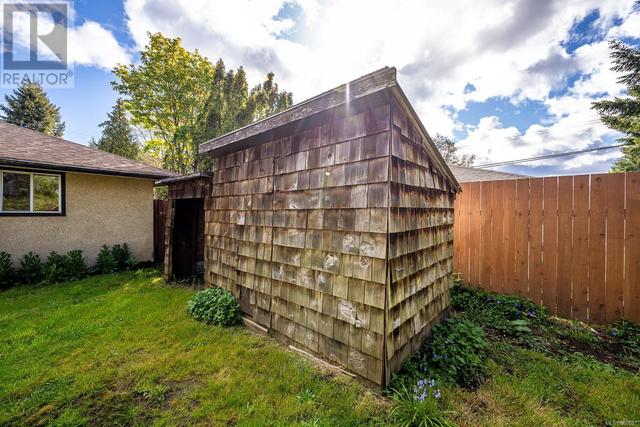 1351 Grieve Ave, House detached with 3 bedrooms, 1 bathrooms and 2 parking in Courtenay BC | Image 30