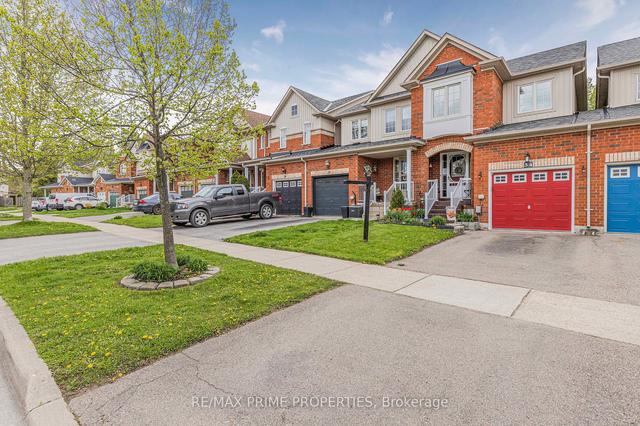 34 Lilly Mckeowan Cres, House attached with 3 bedrooms, 2 bathrooms and 3 parking in East Gwillimbury ON | Image 23