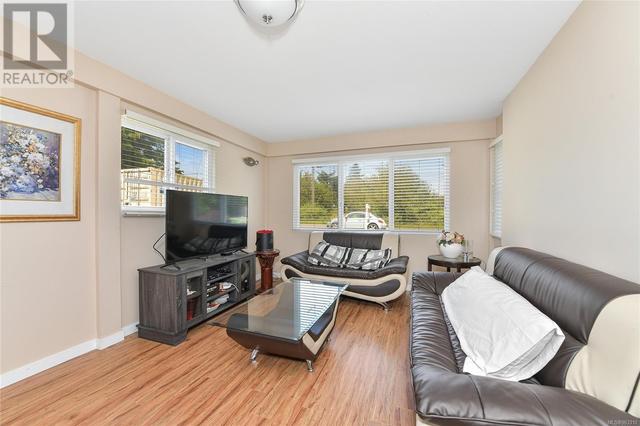 1141 Roy Rd, House detached with 6 bedrooms, 4 bathrooms and 4 parking in Saanich BC | Image 25