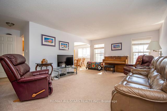 23 Parkside Dr, House detached with 2 bedrooms, 3 bathrooms and 6 parking in Kawartha Lakes ON | Image 28