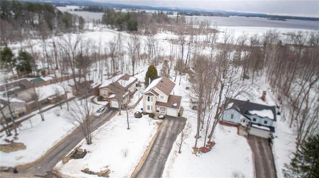23 Earl Street, House detached with 4 bedrooms, 3 bathrooms and 4 parking in Petawawa ON | Image 2