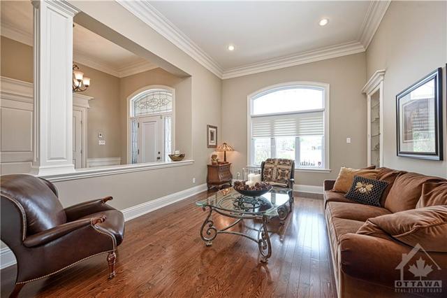 1530 Creagan Court, House detached with 4 bedrooms, 3 bathrooms and 6 parking in Ottawa ON | Image 3